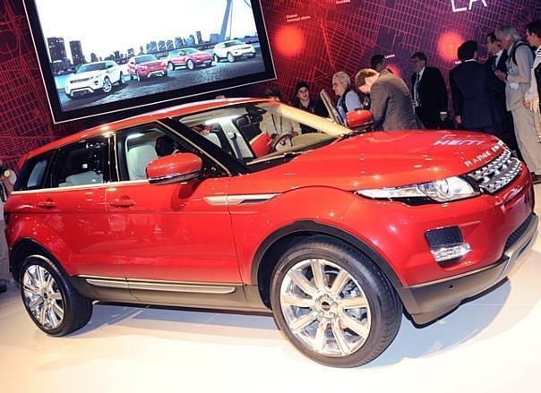 Rassig gezeichnete Linien und die betonte Keilform sind typisch für den fünftürigen Land Rover Evoque. Foto: UnitedPictures/Auto-Repoerter.NET